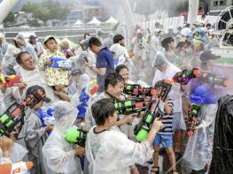 제28회 무주반딧불축제가 선사하는 시원한 감동, 신나는 재미 물벼락 페스티벌 기사 이미지