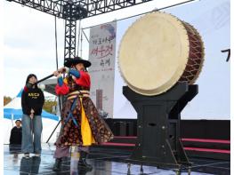 “통(通)이요!” 마포나루 새우젓 축제 성공 이끌 박강수 마포구청장 개장선언 기사 이미지