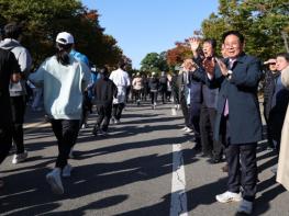 건강도 챙기고 기부도 하고’ 제1회 효도밥상 마라톤, 마포구 새우젓 축제서 열려 기사 이미지