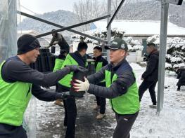 철원군, '승포 간부봉사단'추운겨울 연탄 1,900여장 기부 기사 이미지