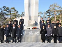 진주시의회, 신년 참배·인사회로 을사년(乙巳年) 새 각오 다져 기사 이미지