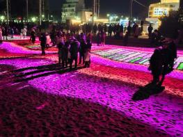 속초해수욕장 대규모 미디어아트 ‘빛의 바다, Sokcho(속초)’ 오픈 기사 이미지