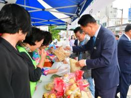 한국부인회 장성군지회, ‘사랑의 나눔 알뜰 매장, 아나바다 행사’ 운영 기사 이미지