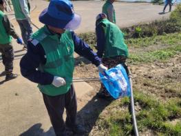 무안군 몽탄면 새마을협의회, 식영정 일원 환경정화 활동 실시 기사 이미지