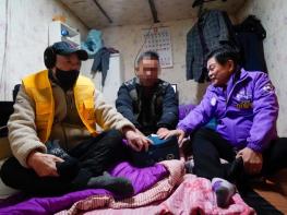 동대문구, ‘동행도시락’ 들고 여인숙·반지하 찾은 현장 행정 기사 이미지