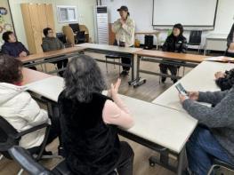 충주열린학교 감자꽃 중창단, 진심의 손편지로 채운 따뜻한 2025 종강식		 기사 이미지