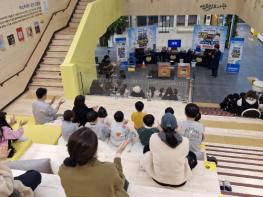 고성군 책둠벙도서관 과학 공연 프로그램 운영 기사 이미지