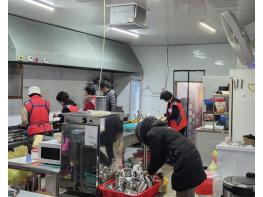 사천시 곤양면 지역사회보장협의체 ‘이웃돕기 일일 모금행사’ 개최 기사 이미지