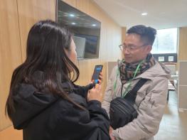 동구, 외국어 AI 실시간 통·번역기 대여 서비스 시행 기사 이미지