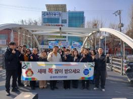 옥천교육지원청, 설 명절 전통시장 장보기 및 청렴 캠페인 실시 기사 이미지