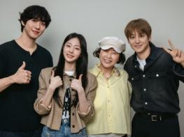 [SBS 오늘도 매진했습니다] 안효섭-채원빈-김범-고두심, 설렘 직배송 제철 로맨스 시작 알리는 대본리딩 현장 공개!  기사 이미지