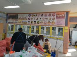 서산교육지원청 학교지원센터, 운산초 과학실 정리지원으로 교육환경 개선 나서 기사 이미지