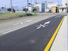 속초시, 청호동 수협 맞은편 우회전 차로 신설…교통 혼잡 완화 기대 기사 이미지