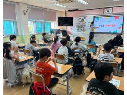 울산 남구 고래가 교실로 온다…1만 명 사로잡은 ‘찾아가는 고래학교’ 본격 운영 기사 이미지