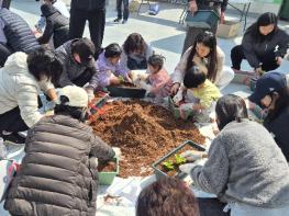 성북구 돈암2동 주민자치회, ‘도시농부 텃밭상자’체험 운영…환경 보호 실천 기사 이미지