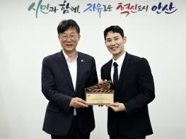 안산시, '도시와 함께 자란 배우' 이충구 홍보대사 위촉 기사 이미지