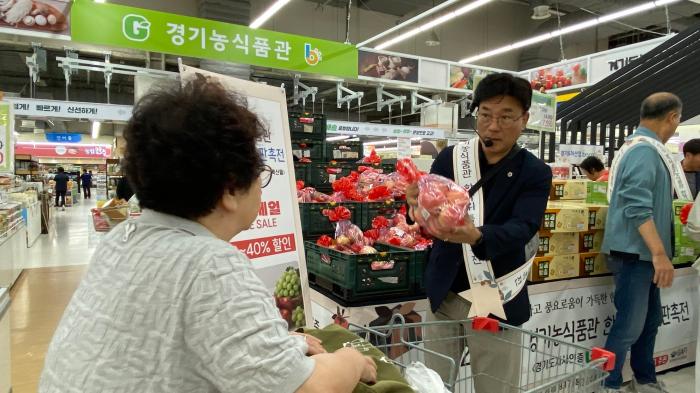 최만식 의원, “추석 장바구니 부담 덜자”  경기도 우수 농산물 할인판매 직접 나서 기사 이미지