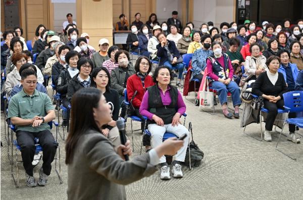 광주광역시 서구, 천원국시 참여 어르신 건강까지 챙긴다 기사 이미지