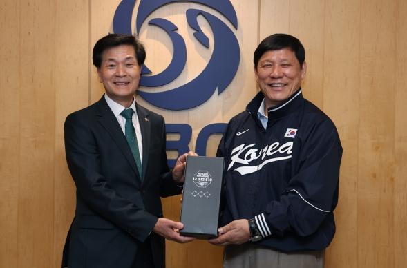 안병구 밀양시장, KBO와 야구 인프라 활용 방안 논의