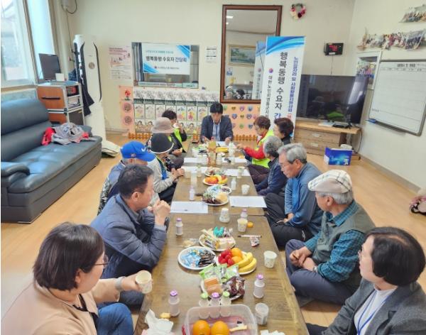 행복을 잇는 동행…영동군노인회 ‘행복동행’ 사업 수요자 간담회 개최 기사 이미지