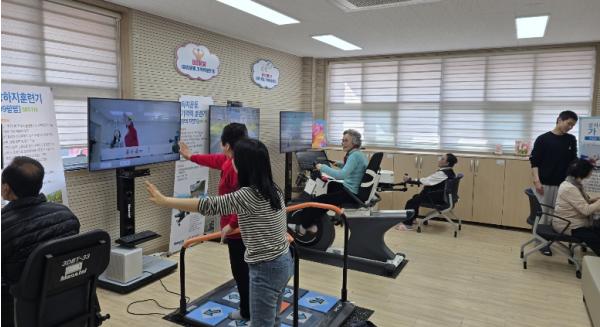 금산군치매안심센터, 인공지능 로봇과 함께하는 스마트 인지훈련 전개 기사 이미지