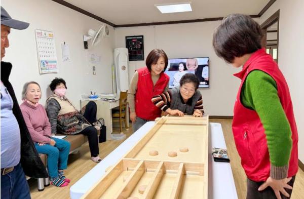 청송군, 경로당으로 배달된 ‘슐런’ ...어르신들 활력 충전소 됐다 기사 이미지