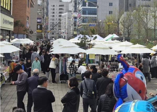 광명시, 지역경제·윤리적 소비 잇다…사회연대경제 나눔장터 ‘자라라마켓’ 시민 7천 명 발길 기사 이미지