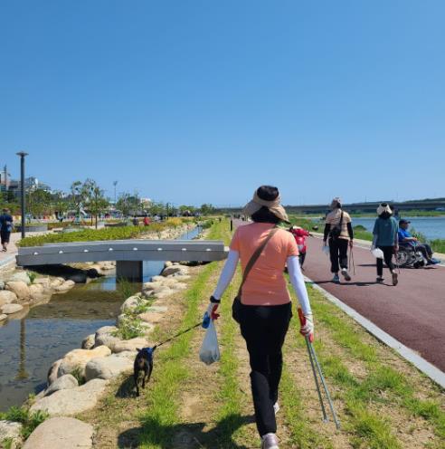 양양군, “남대천 걸으며 건강도 환경도 지켜요” 25일 플로킹 캠페인 개최 기사 이미지