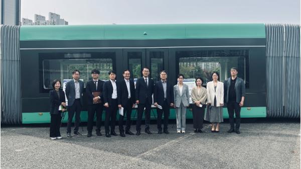 대전시, 행복도시 광역계획권 교통협의회 전국 최초 도입 3칸 굴절차량 점검