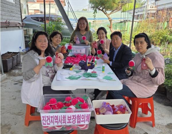 남양주시 진건읍 ‘늘품’, 발달장애인의 재능 나눔…어르신께 전하는 ‘사랑의 카네이션’