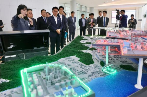 김민석 국무총리 여수국가산업단지 LG화학공장 방문