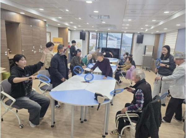 괴산군 보건소, 경증 치매 어르신 돕는 '기억 올림' 쉼터 활발 기사 이미지