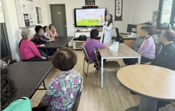 동두천시치매안심센터, 치매안심마을 대상 '힐링 프로그램' 운영 기사 이미지