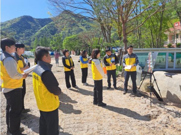 괴산군, 상신리 신월천 일대 ‘현장 합동 점검’… 청정 계곡 복원 위해 발로 뛴다 기사 이미지