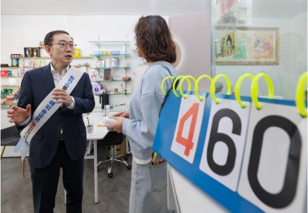 관세청장, 안산 다문화거리 환전업 현장점검 ··· 자료 허위제출 등 불성실 행태에 선전포고