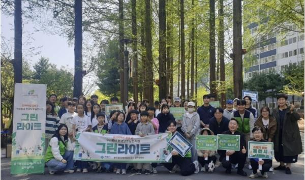 제천시 용두동 민관협력네트워크 실무자협의회 '그린라이트' 환경정화활동 실시 기사 이미지