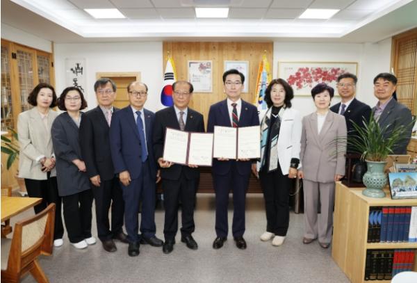 충북교육청, 광복회충청북도지부와 업무협약 체결 기사 이미지