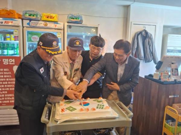 남해 청년사업가들, 참전유공자 식사 제공 기사 이미지