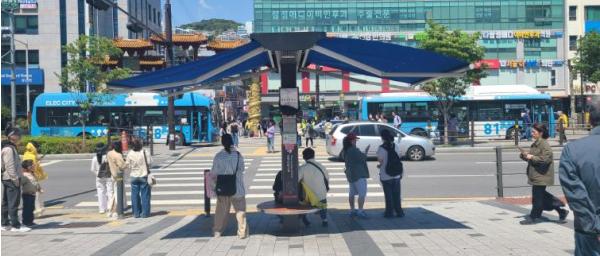 부산 동구, 폭염 대비 스마트 그늘막 선제적 운영 기사 이미지