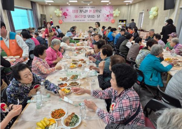 대구 중구, 어버이날 맞아 남산종합사회복지관 ‘사랑의 효도상 차리기’ 행사 개최 기사 이미지