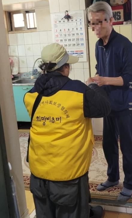 기장군 일광읍지역사회보장협의체, '따숨, 한모금'으로 고독사 예방 나서 기사 이미지