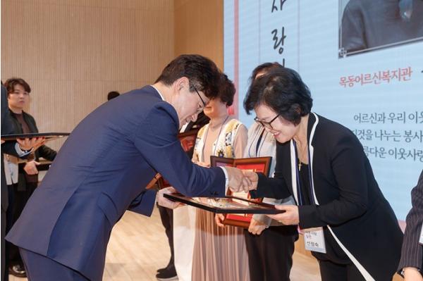 양천구, 어버이날 맞아 ‘장한어버이·효행자’ 등 35명 표창...헌신과 효행의 가치 되새겨