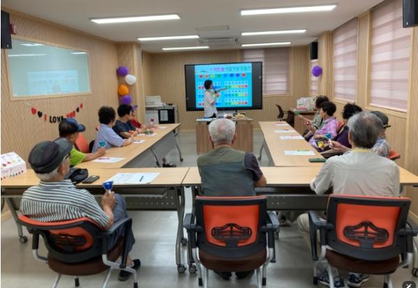 대구 동구보건소 치매안심센터, 치매 중증화 방지 위한‘기억찾기 인지재활교실’개강 기사 이미지