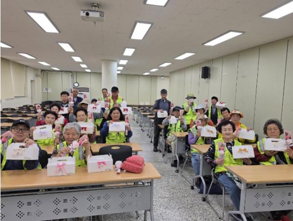 인천계양시니어클럽, 어버이날 맞아 ‘존경과 감사’ 행사 개최 기사 이미지