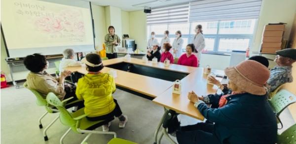 기장군치매안심센터, 어버이날 기념 어르신 요리 체험 프로그램 성료 기사 이미지