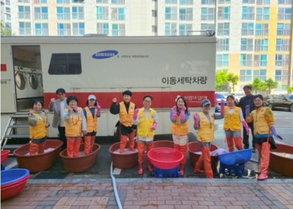 양주2동 적십자봉사회, 어버이날 맞아 ‘찾아가는 이불 세탁 봉사’ 펼쳐 기사 이미지