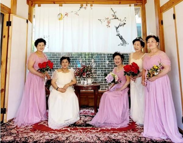 웨딩드레스에 담긴 웃음꽃… 한국부인회 영주지회 사랑나눔 바자회 개최 기사 이미지
