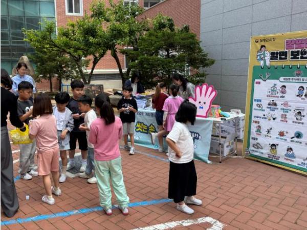 문경시 보건소, ‘초등학교 감염병 예방 홍보 캠페인’ 나서 기사 이미지