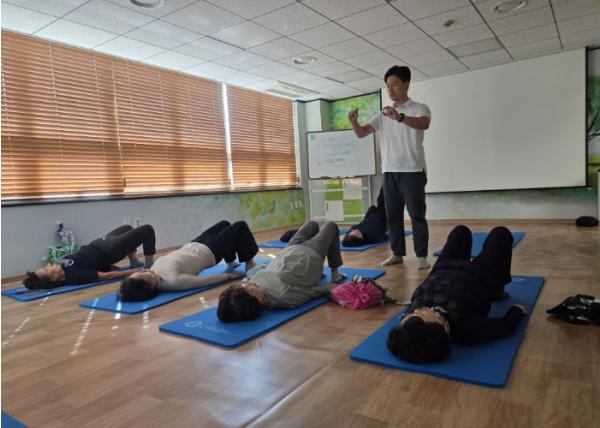 인천 서구 완정건강생활지원센터, 튼튼한 허리 건강을 위한 ‘요통예방교실’운영 기사 이미지