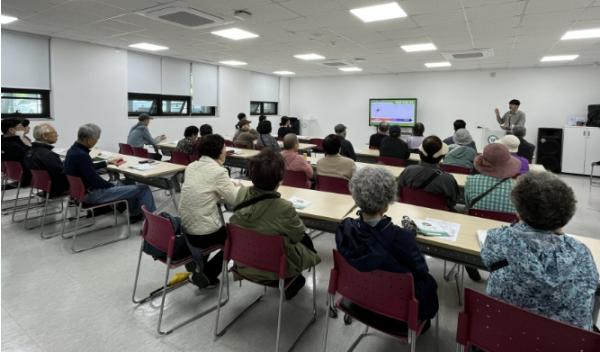 과천시정신건강복지센터 부설 자살예방센터, 어르신 대상 '생명지킴이 교육' 실시 기사 이미지